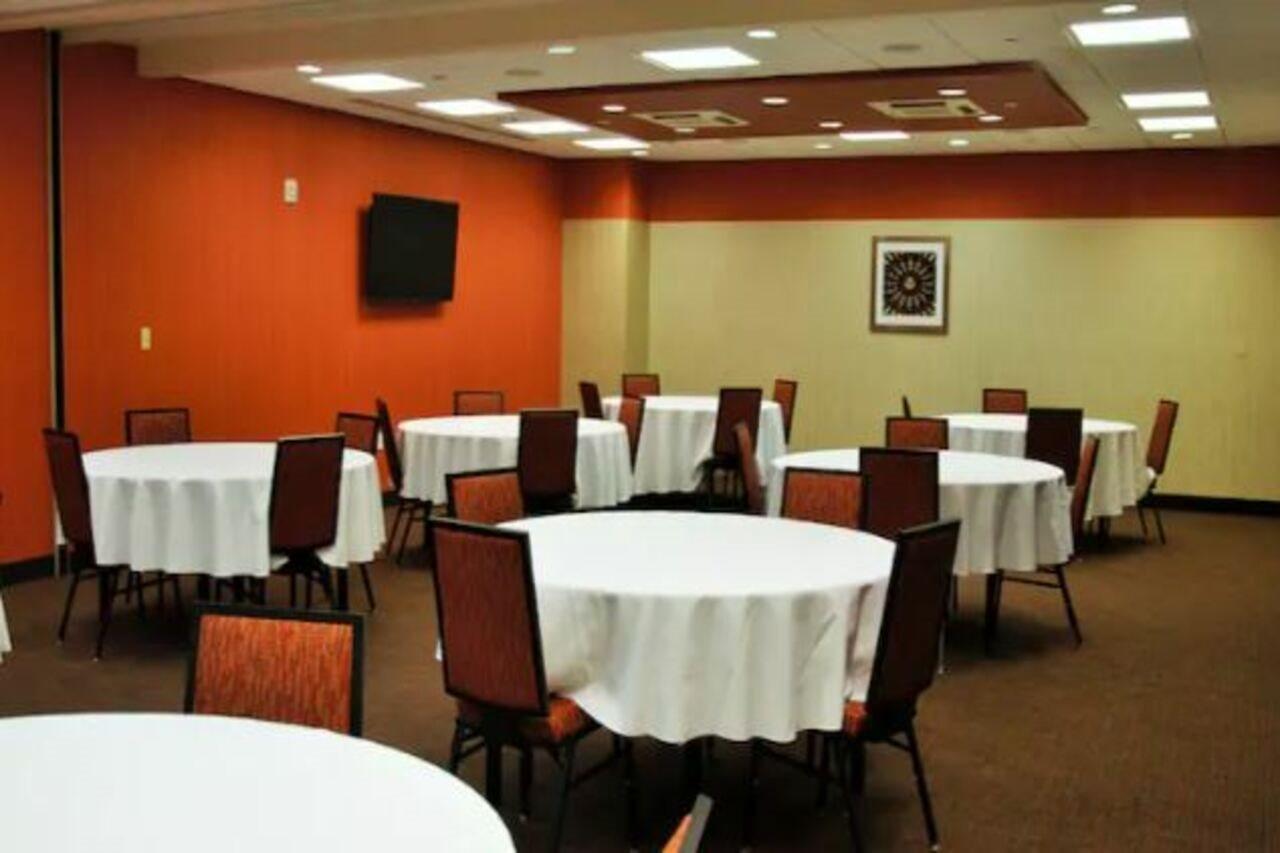 Hampton Inn & Suites Cincinnati / Uptown - University Area Exteriér fotografie